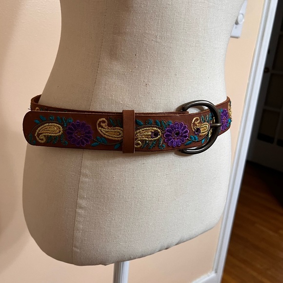 LUCKY BRAND Multicolor & Metallic Embroidered Leather Brass Buckle Belt Sz S - Picture 2 of 8